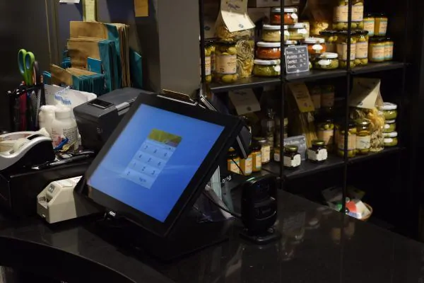 an example of KORONA POS at a vomFass franchise location with impulse items at checkout