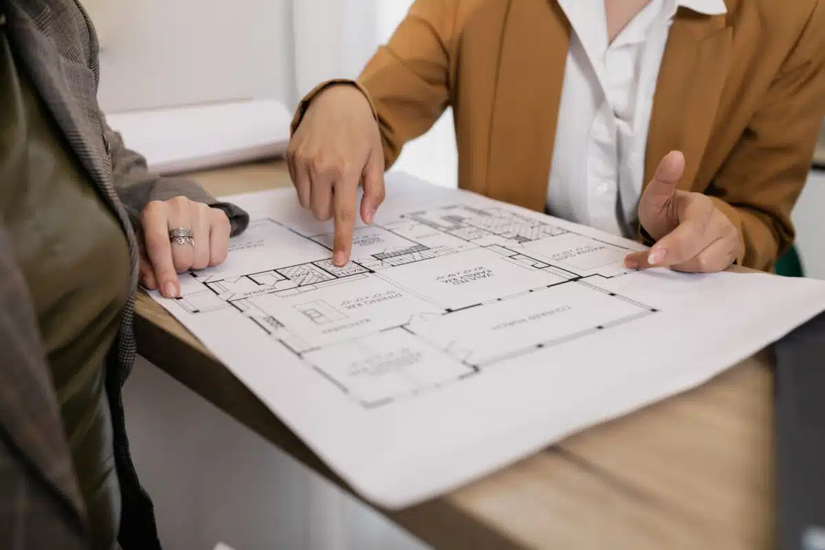 a Florida liquor license applicant looks over blueprints with a builder