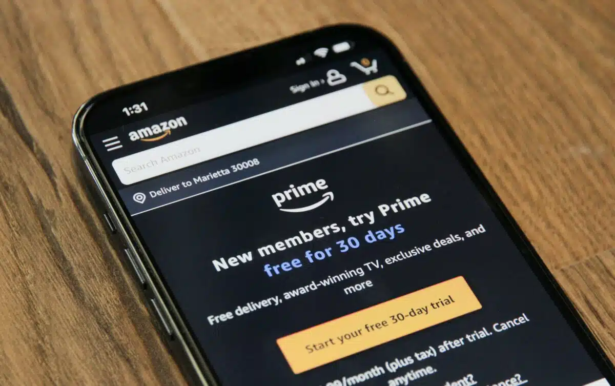 Photo of a smartphone with an offer to try Amazon Prime for free for 30 days